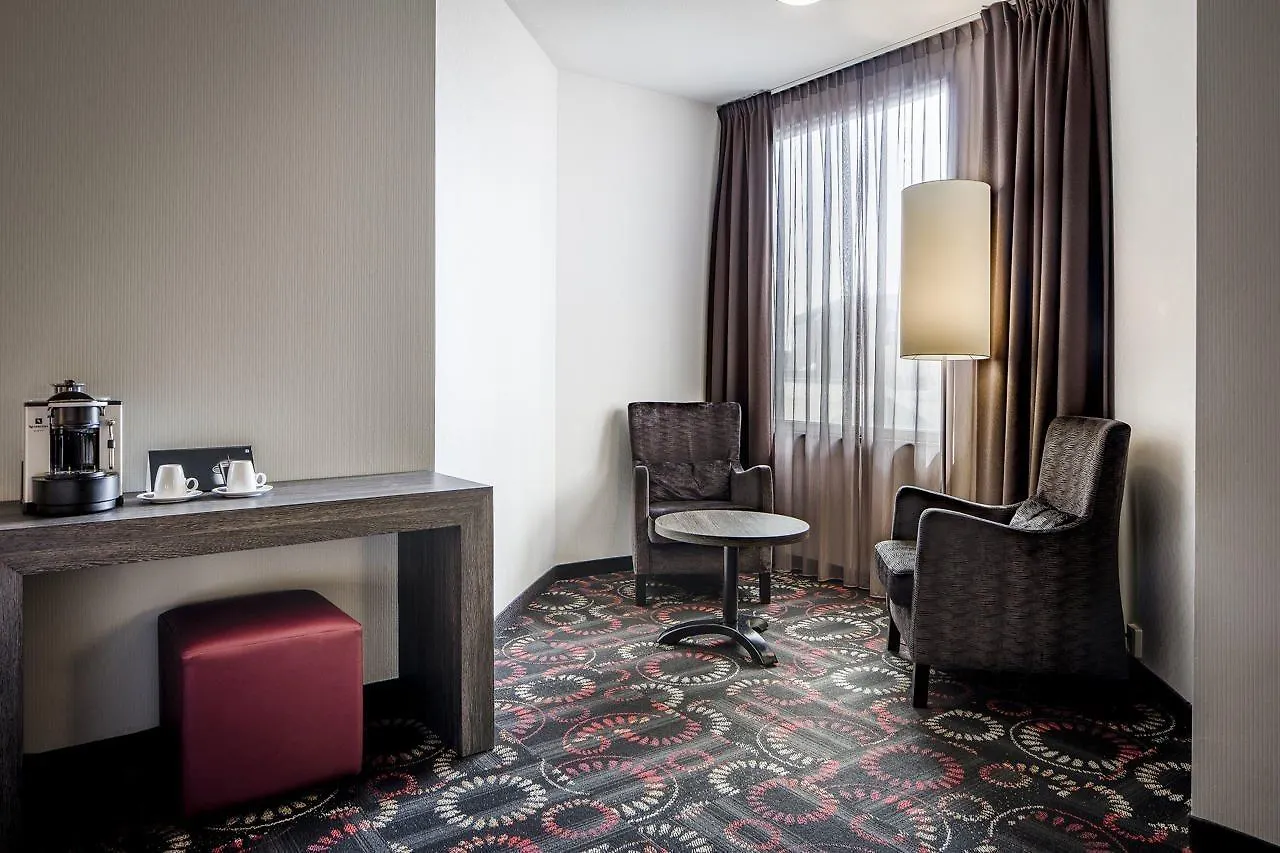 Leonardo Hotel Eindhoven City Center Former Crown Hotel 4*,  Hollanda