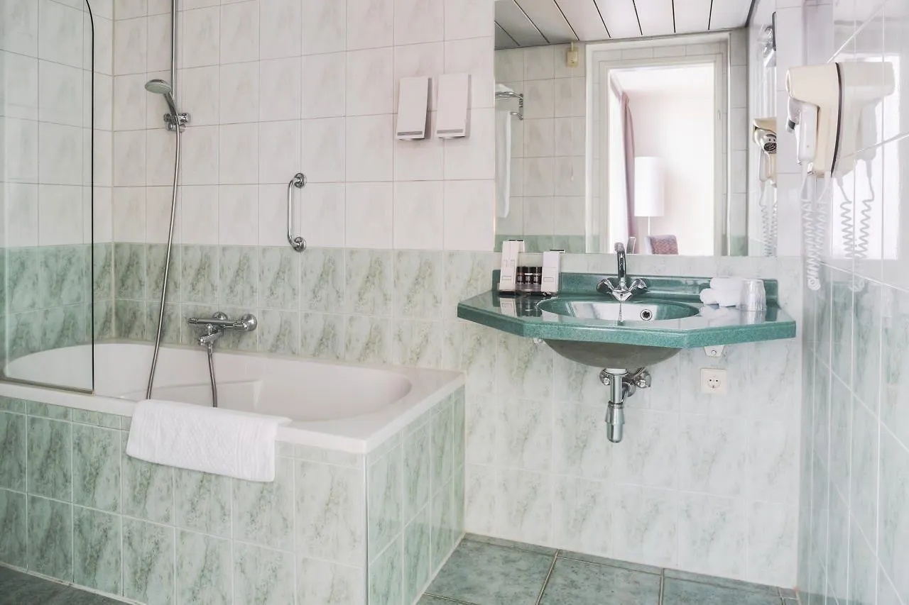 Leonardo Hotel Eindhoven City Center Former Crown Hotel 4*,  Pays-Bas