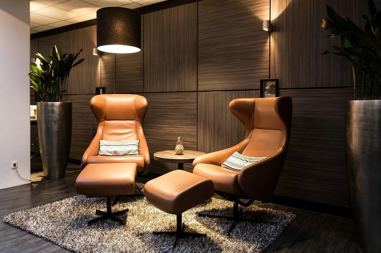 Crown Hotel Eindhoven Centre 4*,